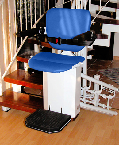 Lifting system with seat